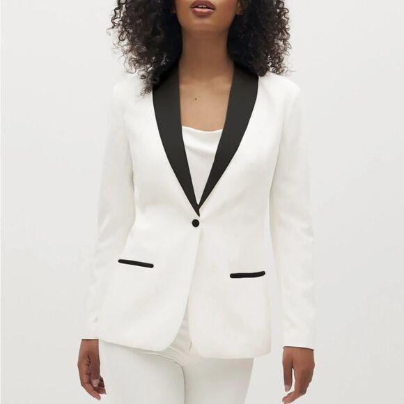 Jennifer Lopez Elegant Cream and Black Tuxedo Blazer - Picture 15 of 15